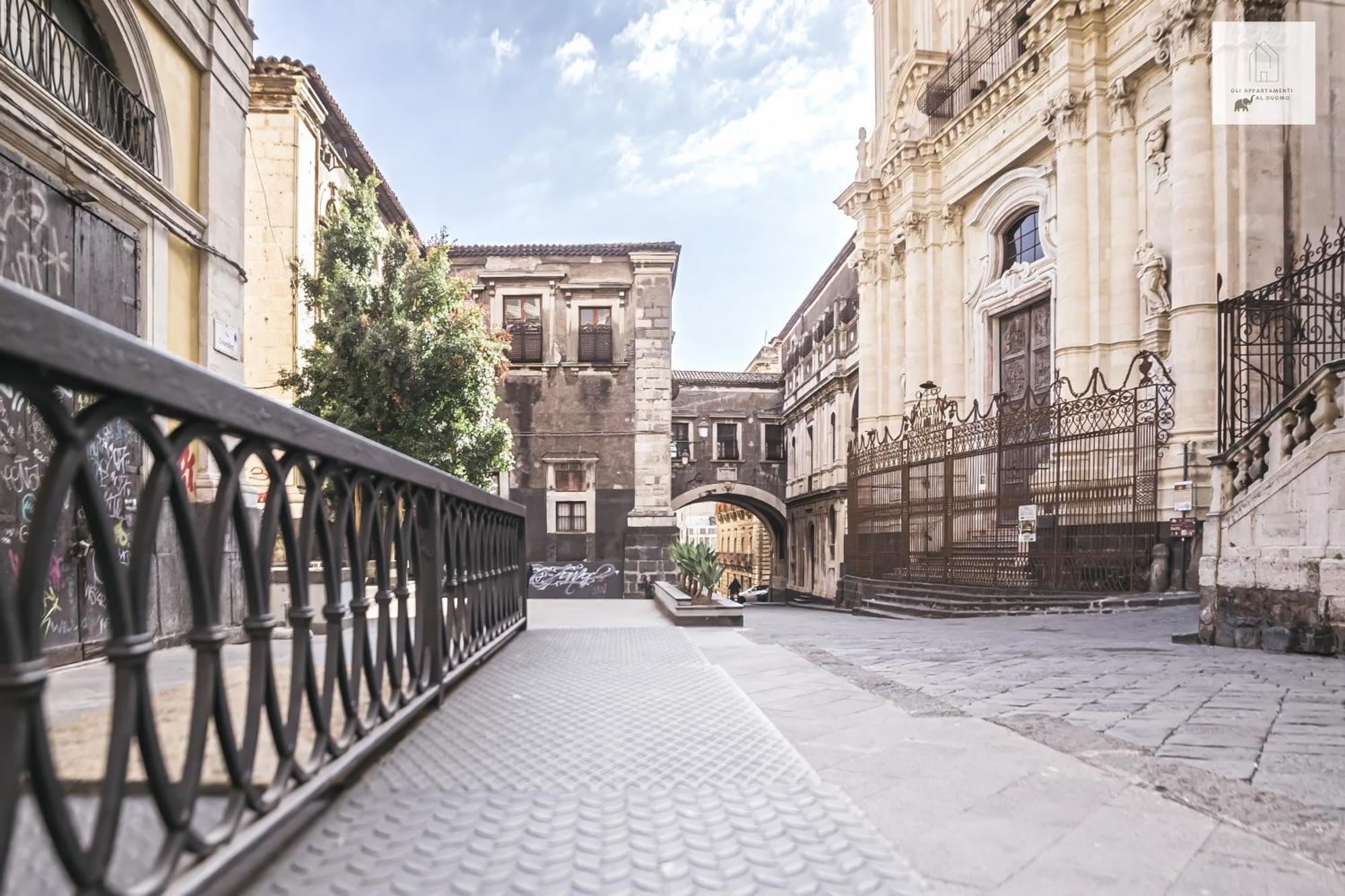 Gli Appartamenti Al Duomo Катания Екстериор снимка