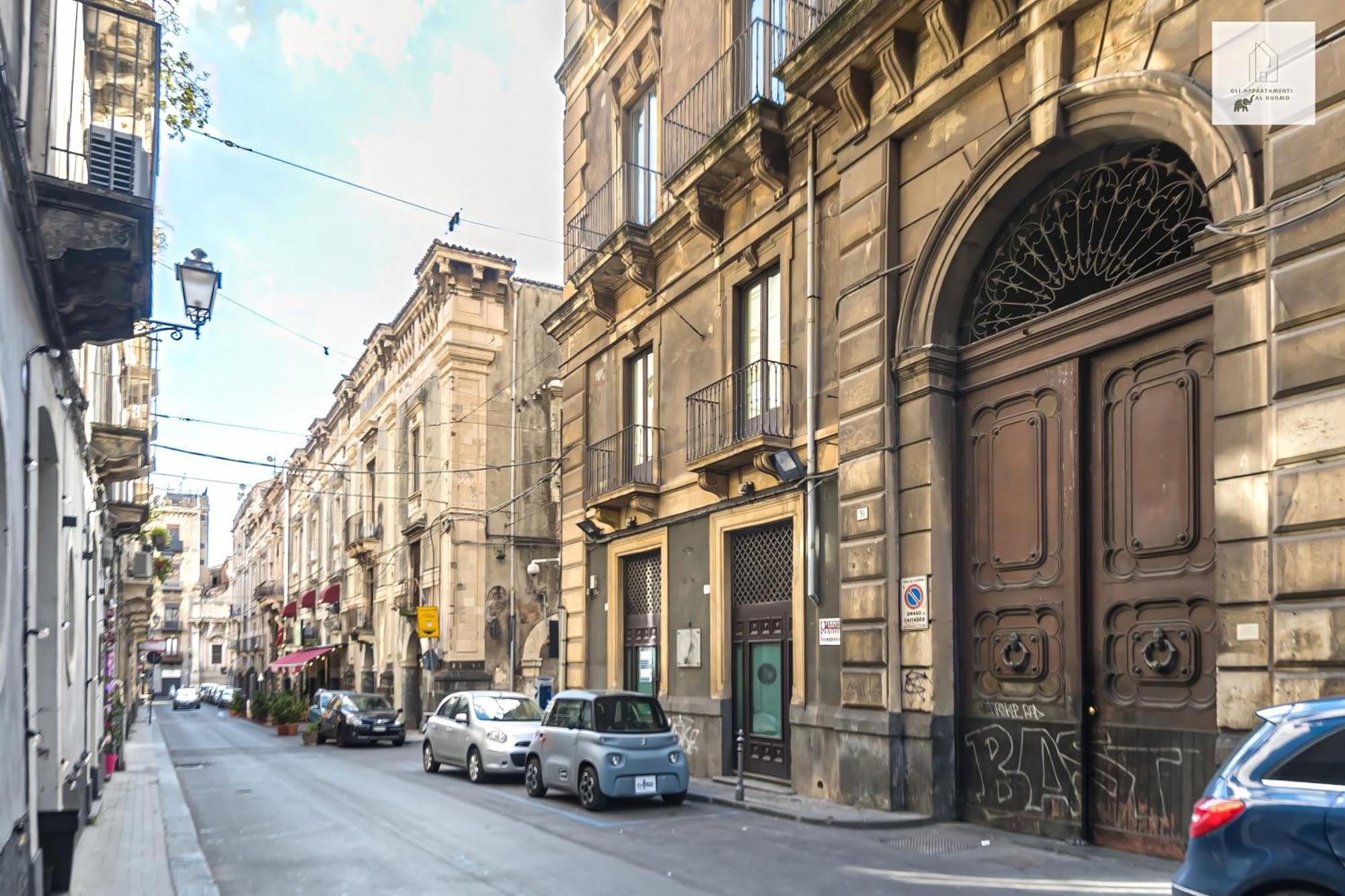 Gli Appartamenti Al Duomo Катания Екстериор снимка